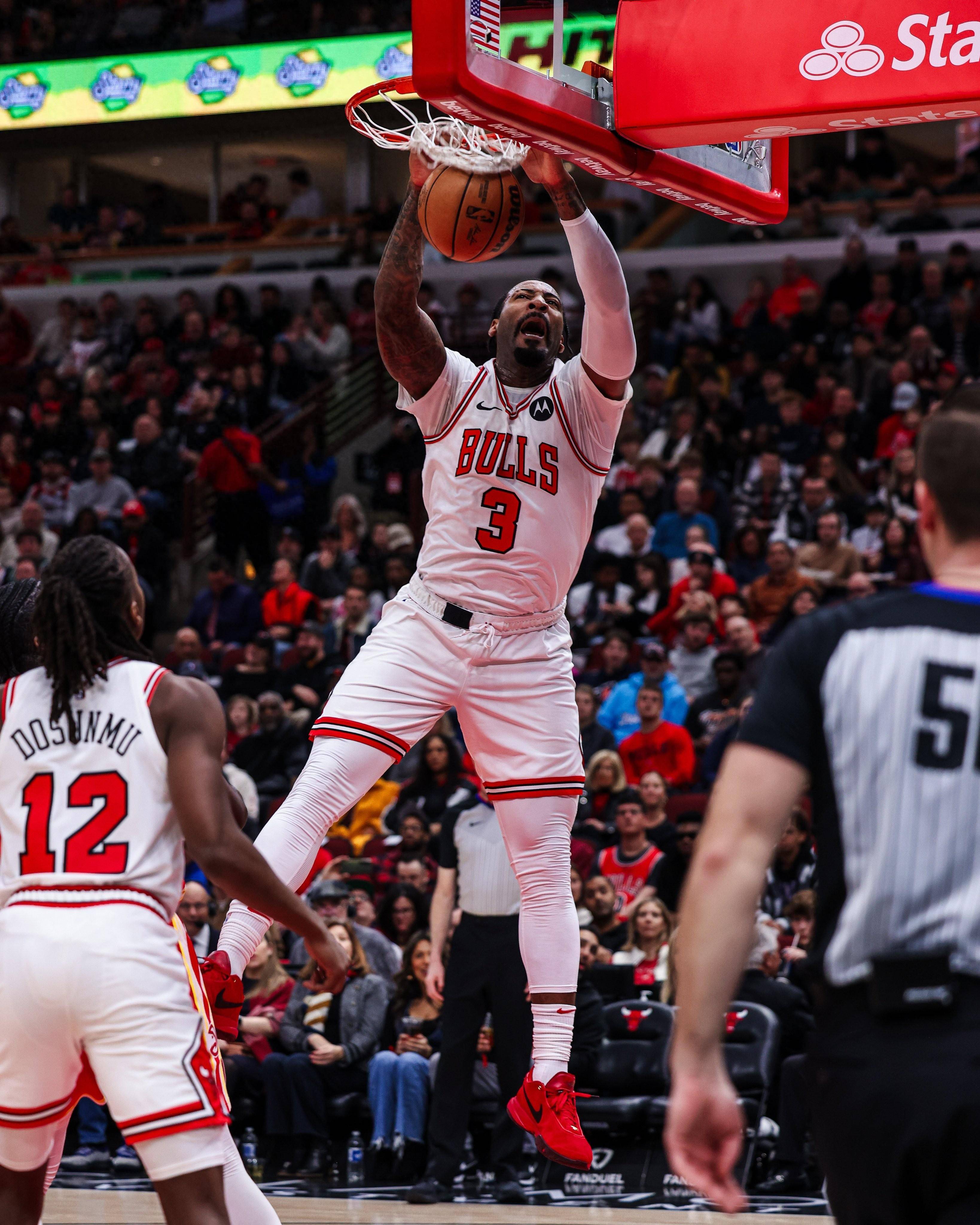 老鹰主帅赛后痛失分,猛龙全队擒敌取胜,引发热议 老鹰主帅赛后痛失分,猛龙全队擒敌取胜,引发热议