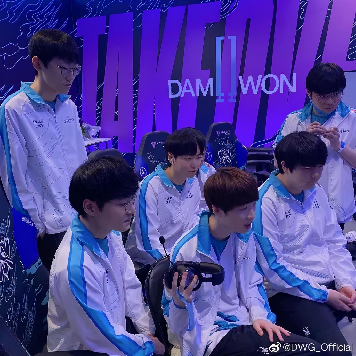 包含TL绝杀CLG,ShowMaker操刀奇招英雄翻盘鏖战多局成都决赛之夜,引爆全场热议的词条 包含TL绝杀CLG,ShowMaker操刀奇招英雄翻盘鏖战多局成都决赛之夜,引爆全场热议的词条