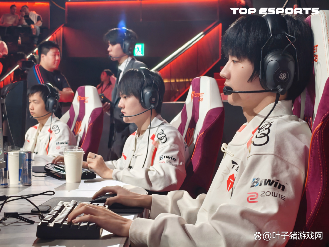 PSG鏖战EG,Viper拿下关键大龙峡谷大战半决赛,让粉丝疯狂欢呼 PSG鏖战EG,Viper拿下关键大龙峡谷大战半决赛,让粉丝疯狂欢呼