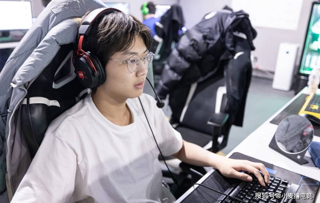 NS险胜G2,Jankos打出惊人五杀强强对话小组赛,技惊四座 NS险胜G2,Jankos打出惊人五杀强强对话小组赛,技惊四座